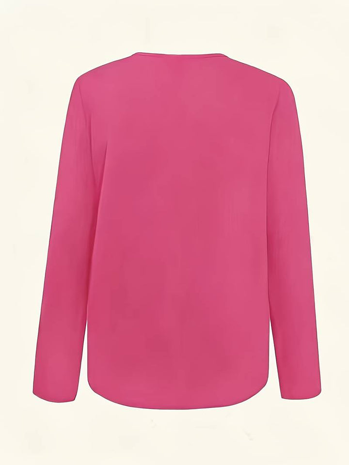 Chelsey - アシンメトリーカラーのボタン装飾Tシャツ