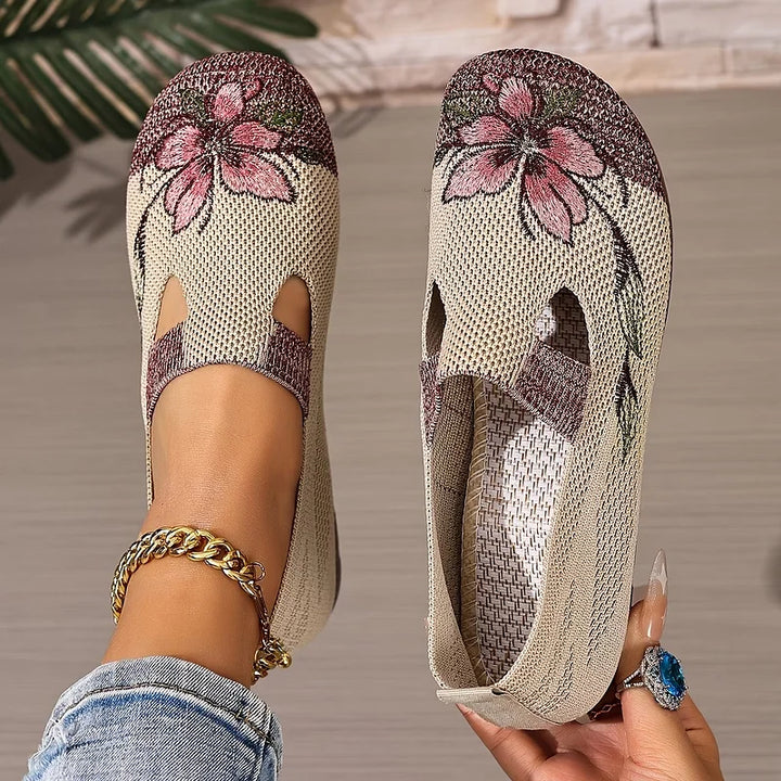 Martine – 通気性抜群のフローラル刺繍ニットシューズ