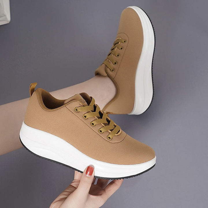 Hazina - カジュアルな矯正用ウェッジスニーカー