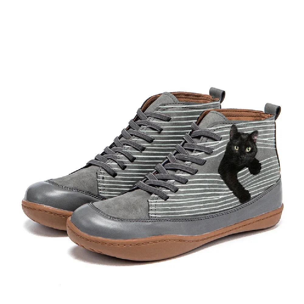 Zara - 猫デザインのスタイリッシュなブーツ
