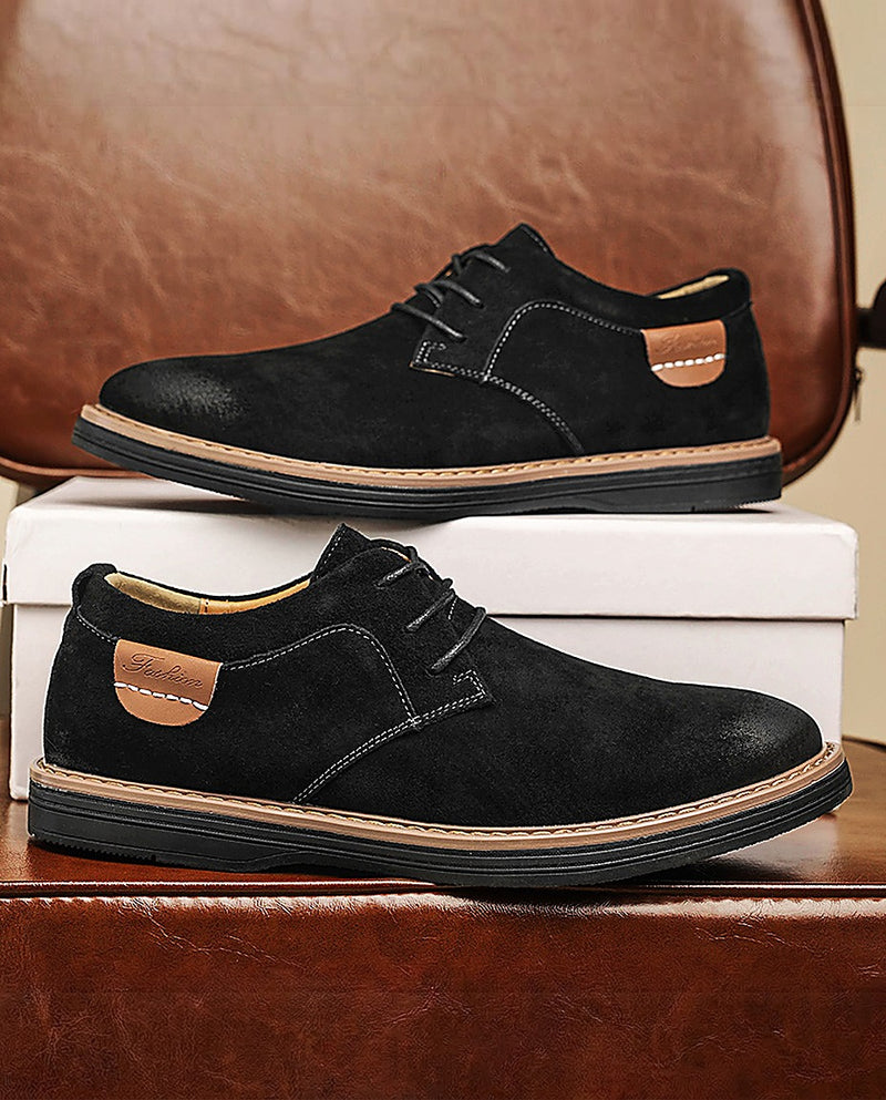 Erling - コントラストステッチが施されたスエードのレースアップシューズ