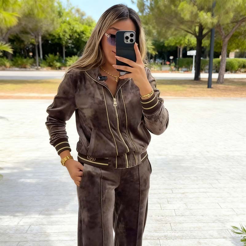 Alyn - ジップアップジャケットとワイドレッグパンツ